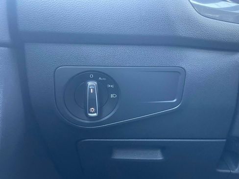 Used 2018 Volkswagen Tiguan SE w/ Panoramic Sunroof Package image 21