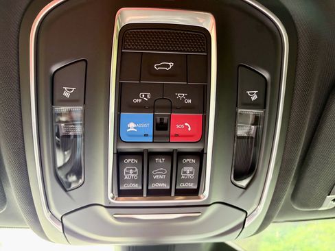 Used 2025 Jeep Grand Cherokee L Limited AWD/4WD image 33