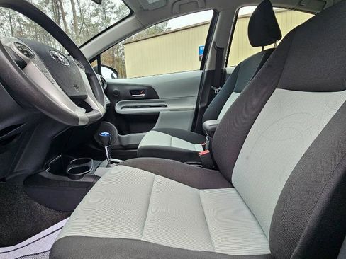 Used 2014 Toyota Prius C Two image 18