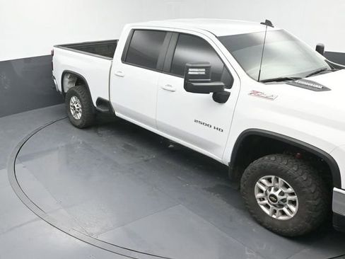 Used 2023 Chevrolet Silverado 2500 LT image 32