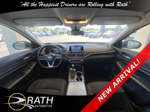 Used 2024 Nissan Altima 2.5 SV AWD/4WD image 16