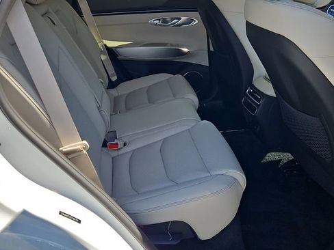 Used 2026 Genesis GV70 2.5T Select image 18