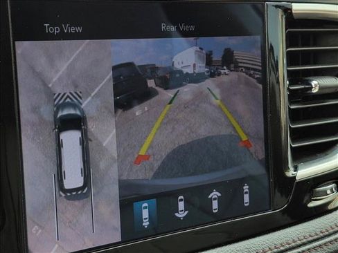 Used 2018 Chrysler Pacifica Limited w/ Advanced Safetytec Group FWD image 14
