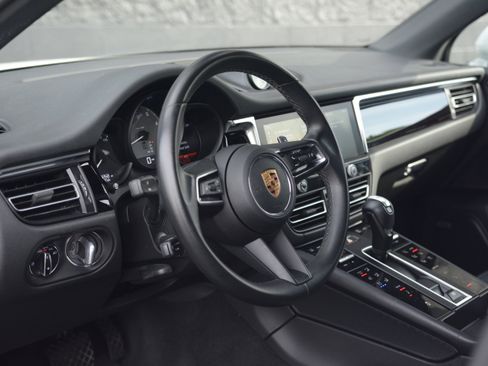 Certified 2022 Porsche Macan S AWD/4WD image 4