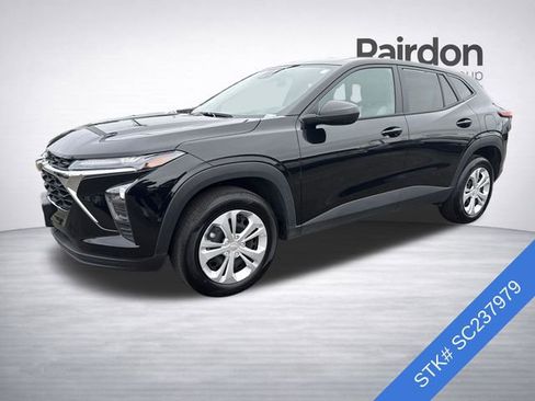 Used 2025 Chevrolet Trax LS image 3