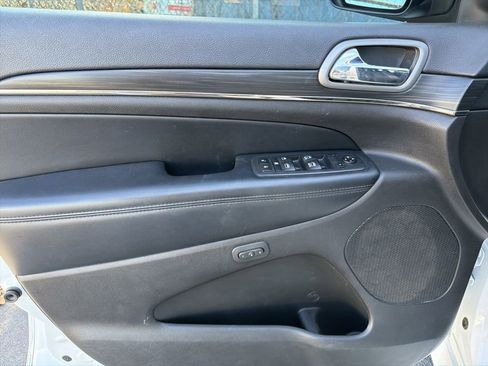 Used 2020 Jeep Grand Cherokee Limited X image 12