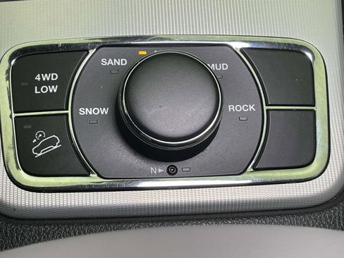 Used 2018 Jeep Grand Cherokee Limited image 35