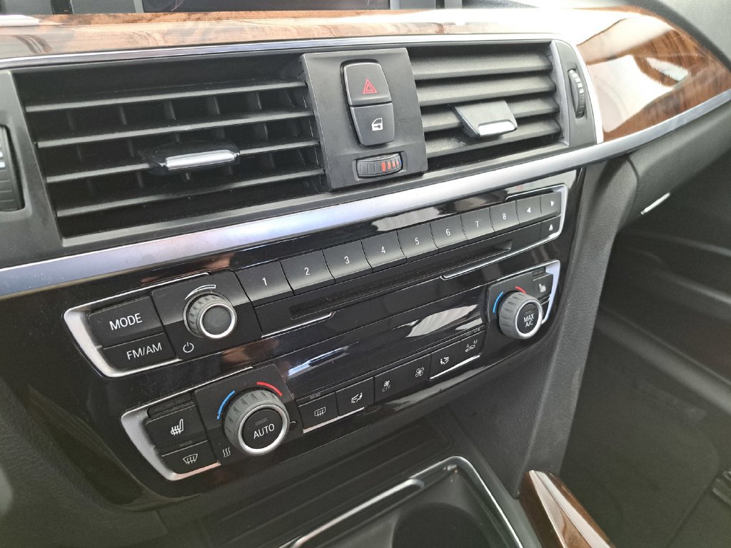 Used 2016 BMW 320i Sedan RWD image 12