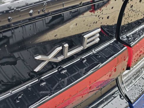 Used 2024 Toyota Prius XLE image 11