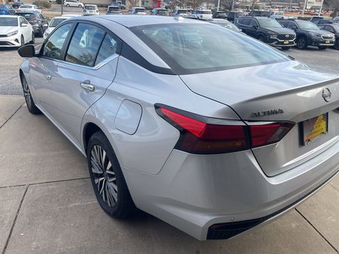 Used 2024 Nissan Altima 2.5 SV image 6