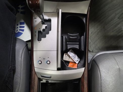 Used 2010 Toyota Avalon Limited image 26