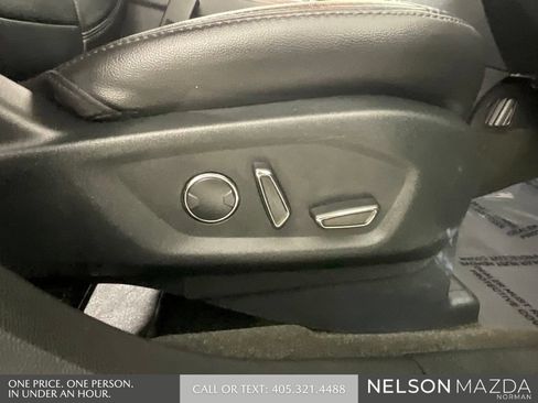 Used 2018 Ford Explorer XLT w/ Equipment Group 202A FWD image 29