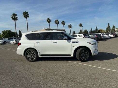 Used 2018 INFINITI QX80 4WD w/ Deluxe Technology Package image 4