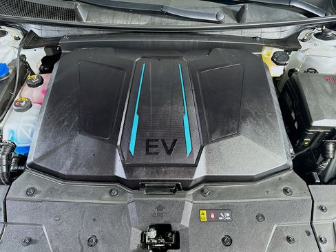 Used 2024 Hyundai Ioniq 5 SE image 32