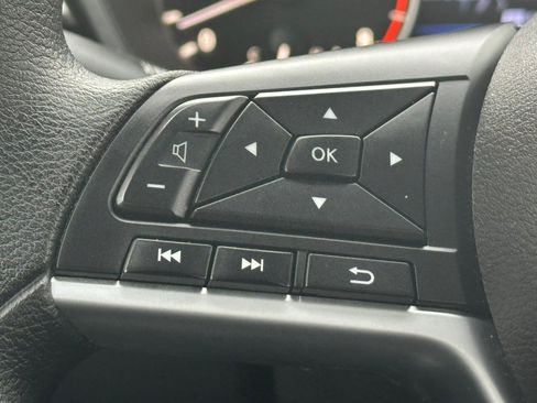 Used 2025 Nissan Altima 2.5 SV FWD image 15