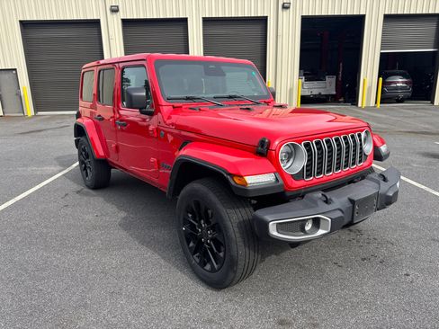 Used 2025 Jeep Wrangler Unlimited Sahara w/ Safety Group AWD/4WD image 5