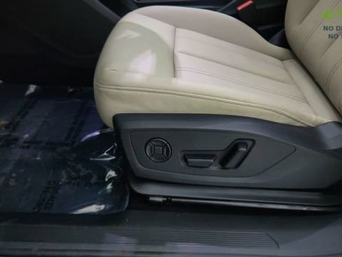 Used 2024 Audi Q4 e-tron Prestige AWD/4WD image 35