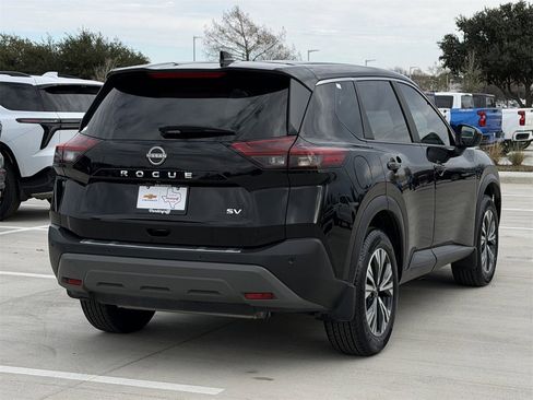 Used 2023 Nissan Rogue SV image 4