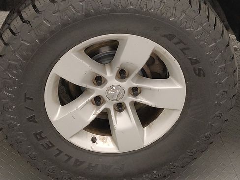 Used 2019 RAM 1500 Classic SLT RWD image 31