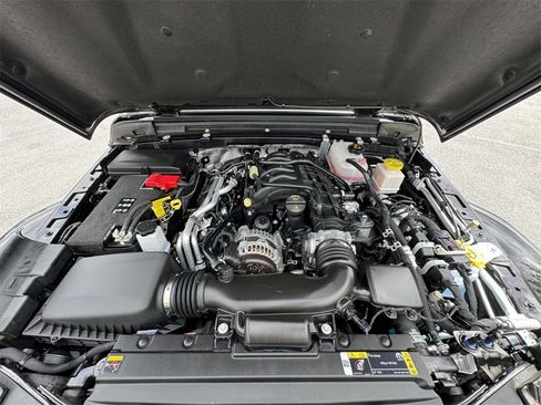 Used 2025 Jeep Gladiator Sport image 11