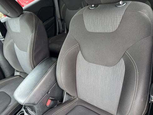 Used 2015 Jeep Cherokee Latitude w/ Cold Weather Group AWD/4WD image 15