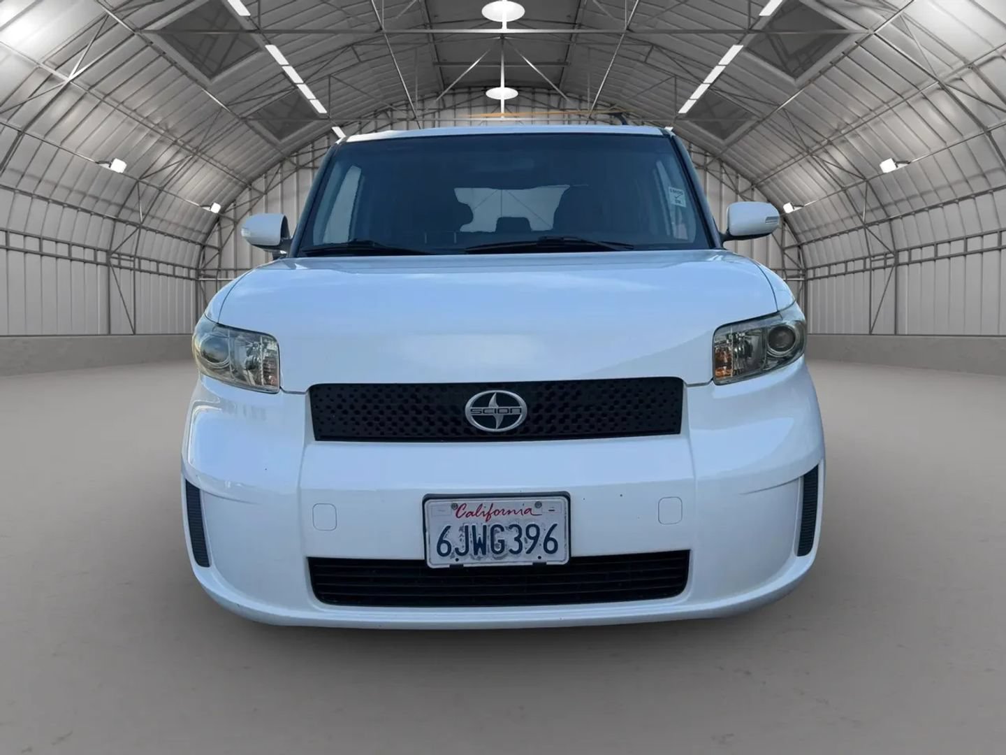 Used 2010 Scion xB FWD image 2