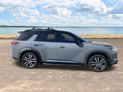 Used 2024 Nissan Pathfinder Platinum w/ Black Appearance Package image 2