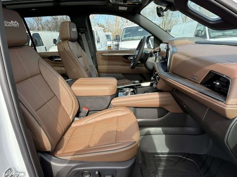 New 2026 Chevrolet Tahoe High Country image 25