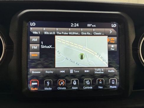 Used 2018 Jeep Wrangler Unlimited Sahara w/ Uconnect 4C Nav & Sound Group AWD/4WD image 16
