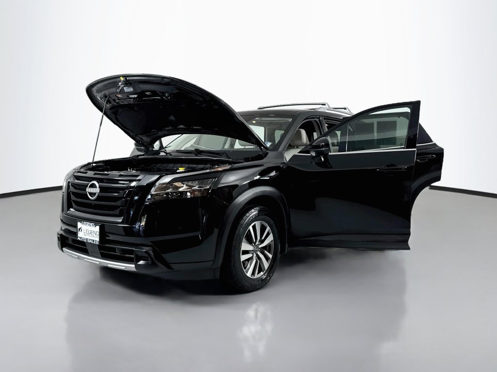 Used 2023 Nissan Pathfinder SL w/ Black Appearance Package AWD/4WD image 22