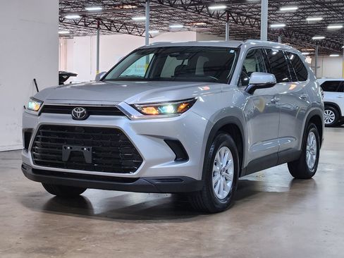 Used 2024 Toyota Grand Highlander AWD image 4