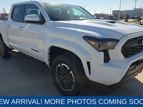 Used 2024 Toyota Tacoma TRD Sport image 7