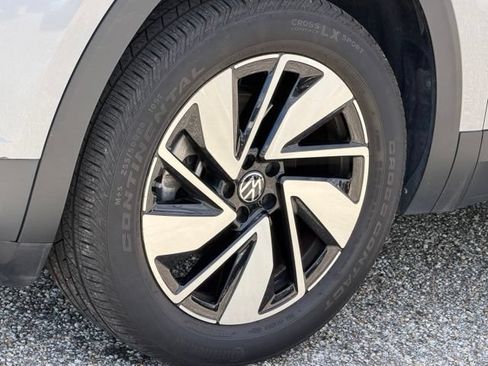 Used 2025 Volkswagen Atlas SE AWD/4WD image 9