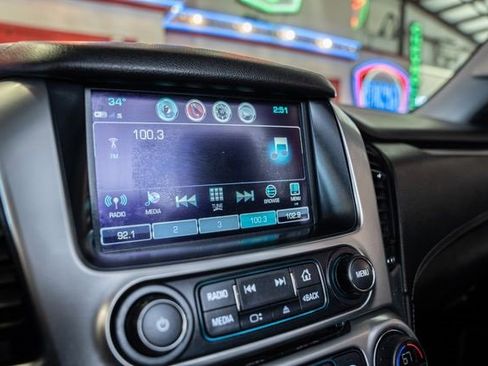 Used 2020 Chevrolet Suburban LT image 28