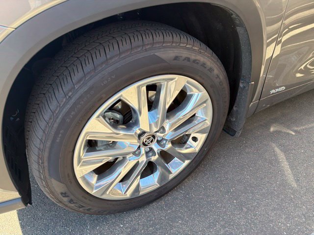 Certified 2026 Toyota Highlander Limited AWD/4WD image 7