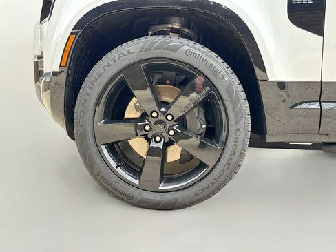 New 2026 Land Rover Defender 130 X-Dynamic SE AWD/4WD image 5