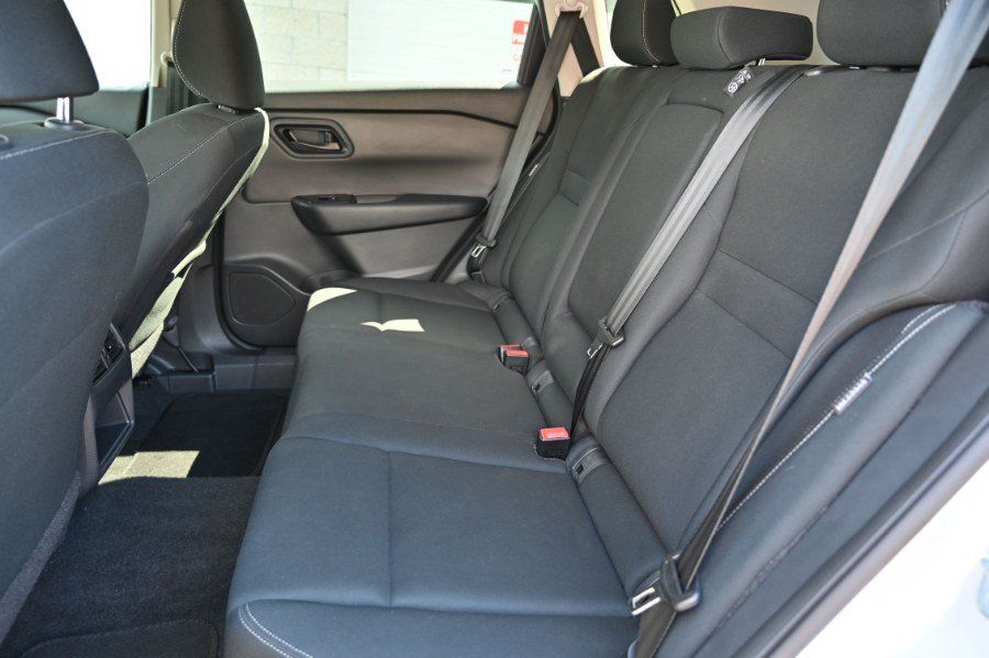 Used 2024 Nissan Rogue S FWD image 15
