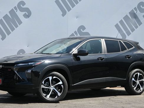 Used 2024 Chevrolet Trax RS w/ Driver Confidence Package FWD image 1