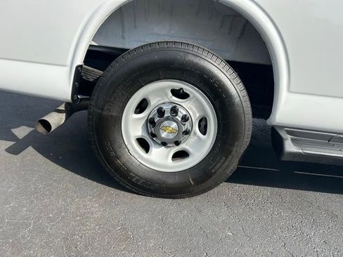 Used 2025 Chevrolet Express 3500 LT w/ LT Preferred Equipment Group image 7