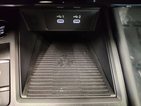 Used 2025 Nissan Kicks SR FWD image 33