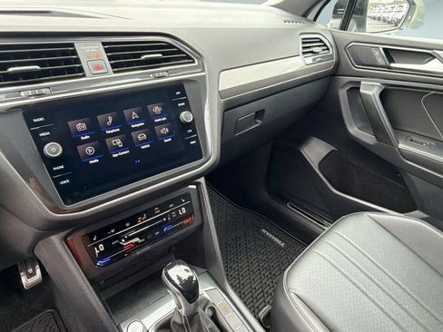 Used 2022 Volkswagen Tiguan SE R-Line AWD/4WD image 16