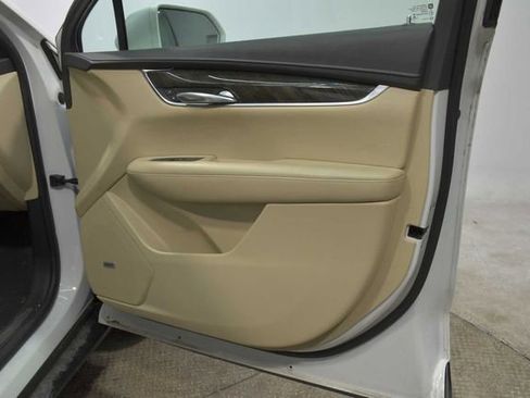 Used 2020 Cadillac XT5 Premium Luxury FWD image 10