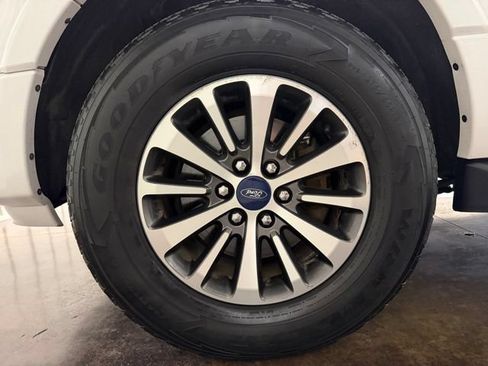 Used 2016 Ford Expedition XLT AWD/4WD image 9