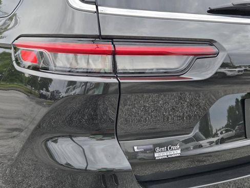 Used 2022 Jeep Grand Cherokee L Limited RWD image 9
