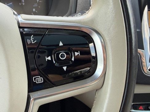 Used 2020 Volvo XC90 T5 Momentum AWD/4WD image 18