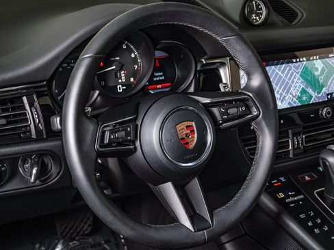 Certified 2026 Porsche Macan AWD/4WD image 18