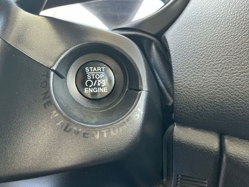 Used 2016 Jeep Renegade Limited image 30