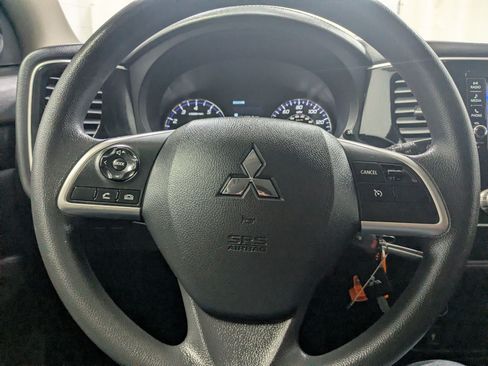 Used 2020 Mitsubishi Outlander ES AWD/4WD image 13