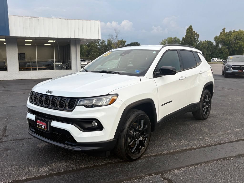 Used 2025 Jeep Compass Latitude w/ Altitude Special Edition AWD/4WD image 2