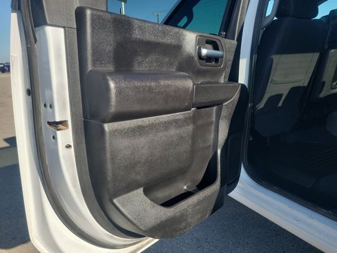 Used 2023 Chevrolet Silverado 2500 LT image 25